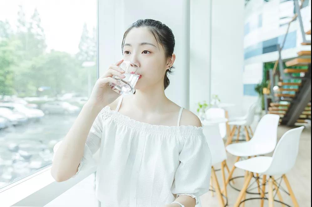 为什么饮水机逐步被净水机取代了？