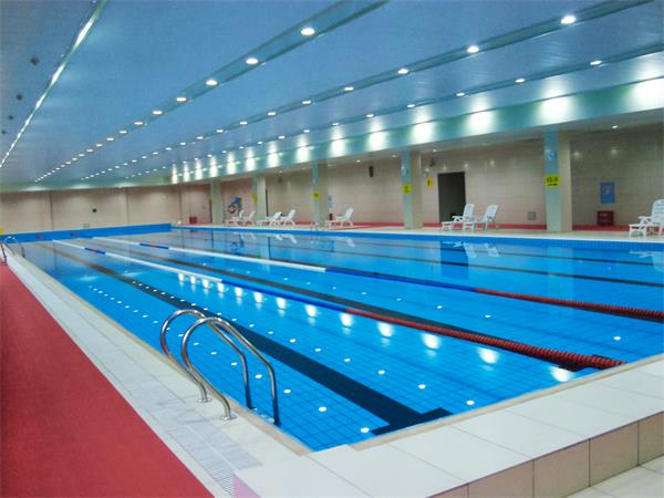 室内游泳馆水温及场馆湿度怎么节造好？