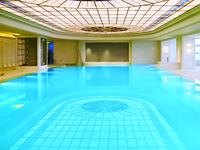 游泳池水浑浊,游泳池水浑浊泛白